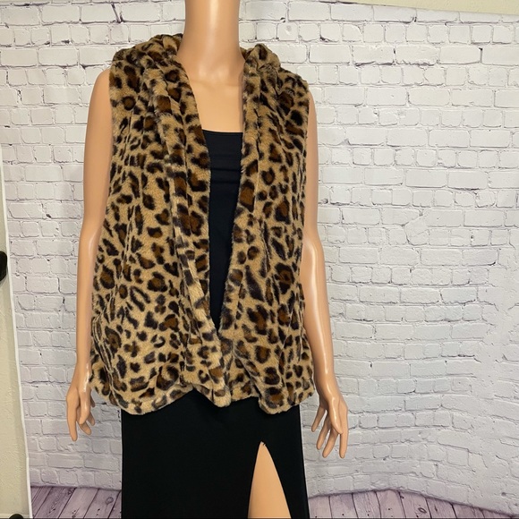 Anthropologie Jackets & Blazers - Anthropologie NWT soft leopard print vest open jacket w/big hood size small